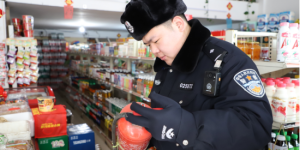 联合检查进“九小” 严把春节“安全关”