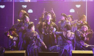 滨崎步产后首次巡演开幕 发言含深意令粉丝担心
